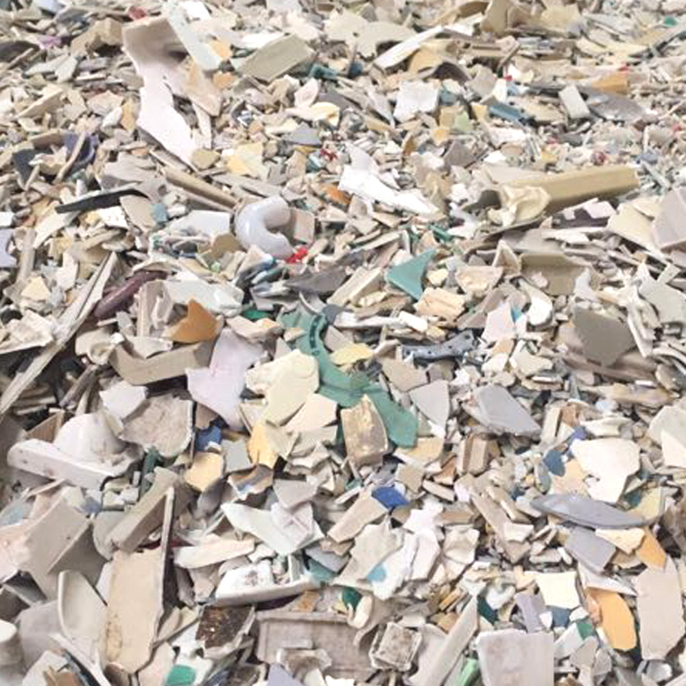 1755150836518869.jpg 废塑料1.jpg